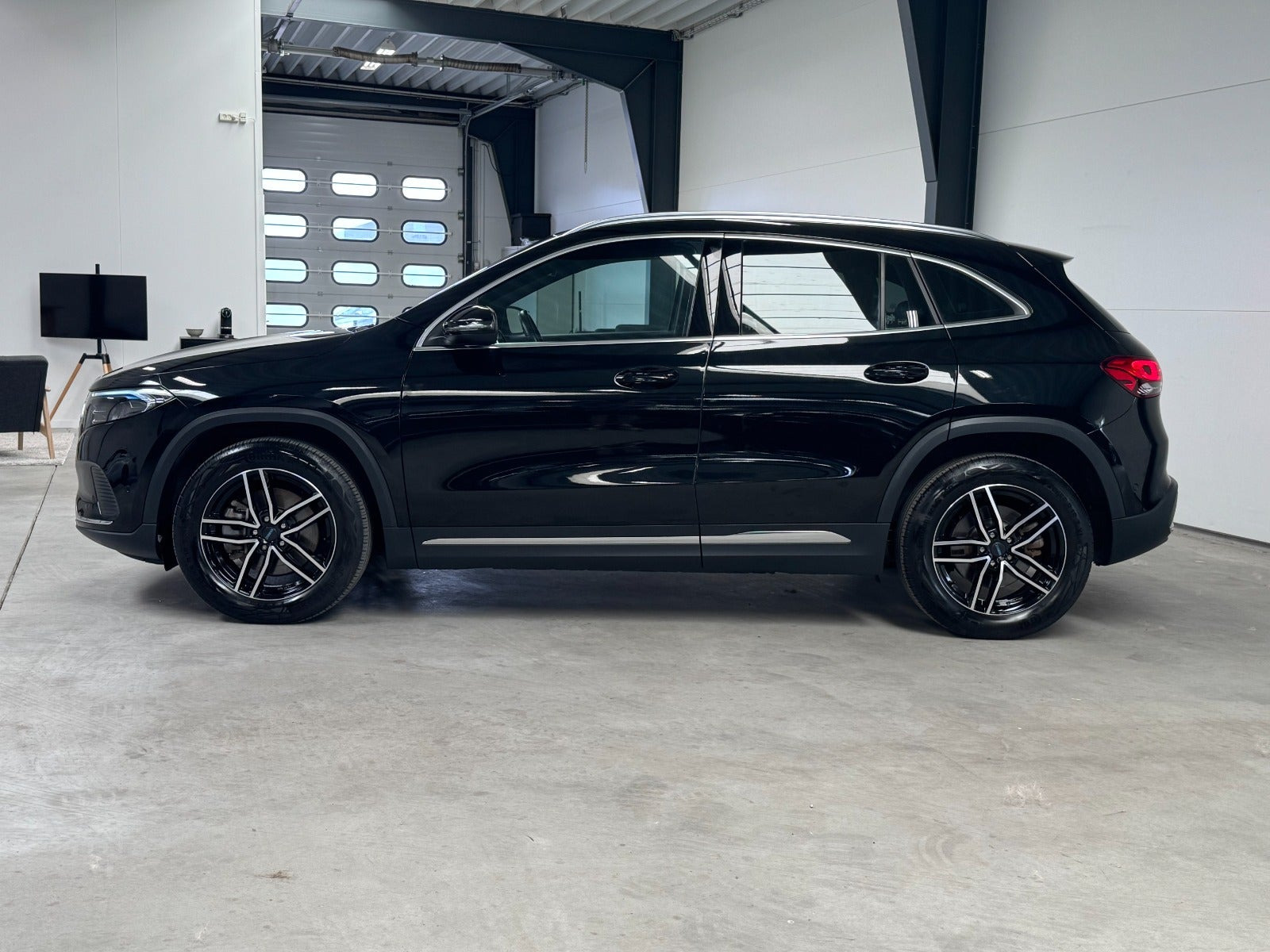Sort Mercedes EQA250 fra 2023