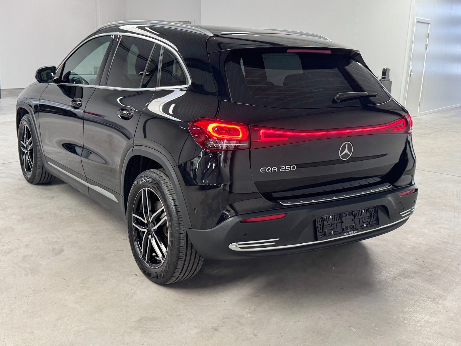 Sort Mercedes EQA250 fra 2023