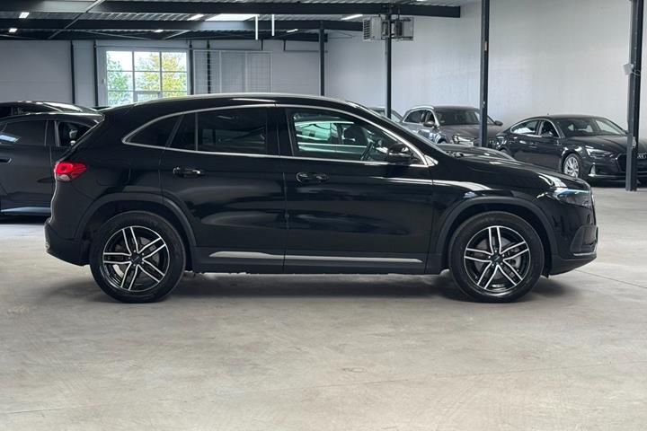 Sort Mercedes EQA250 fra 2023
