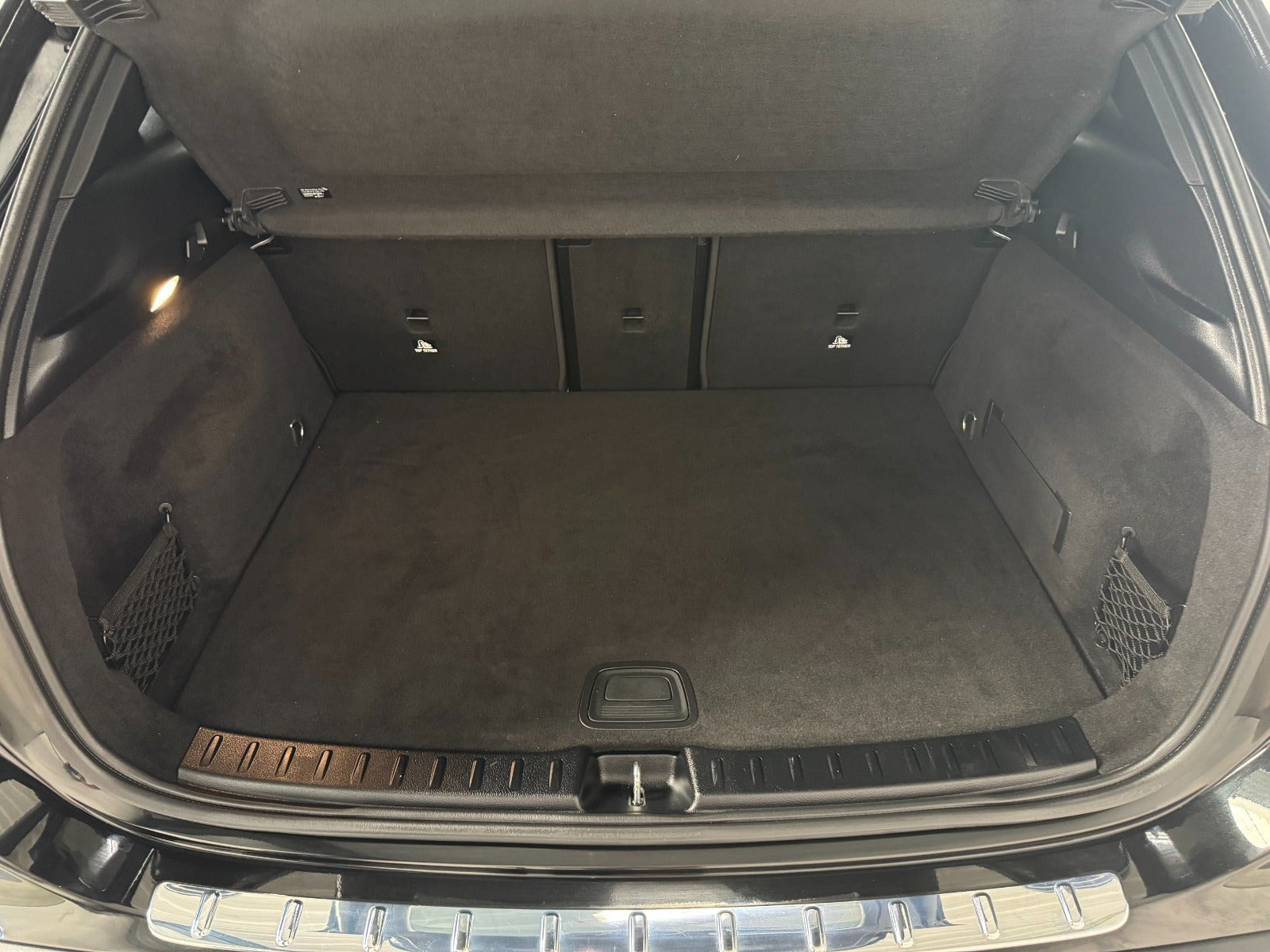 Sort Mercedes EQA250 fra 2023
