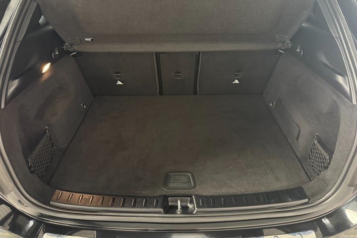 Sort Mercedes EQA250 fra 2023