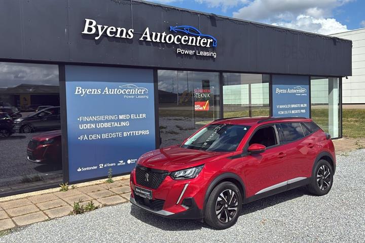 Rød Peugeot 2008 fra 2021