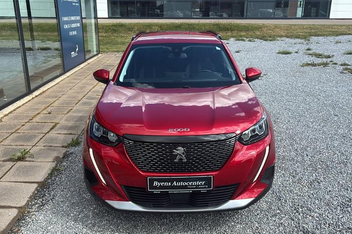 Rød Peugeot 2008 fra 2021
