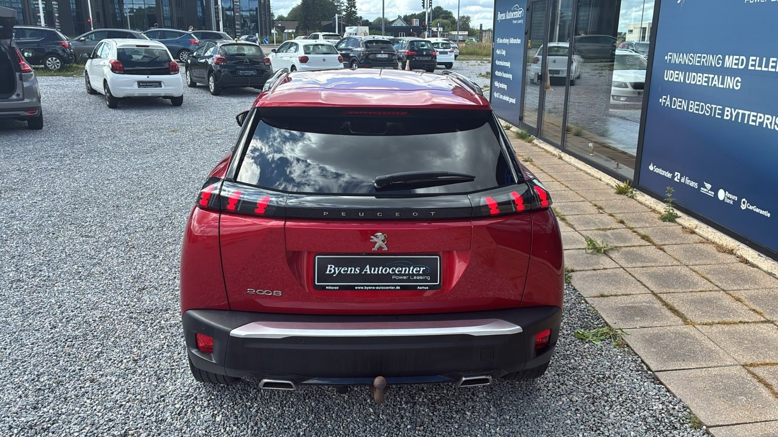 Rød Peugeot 2008 fra 2021