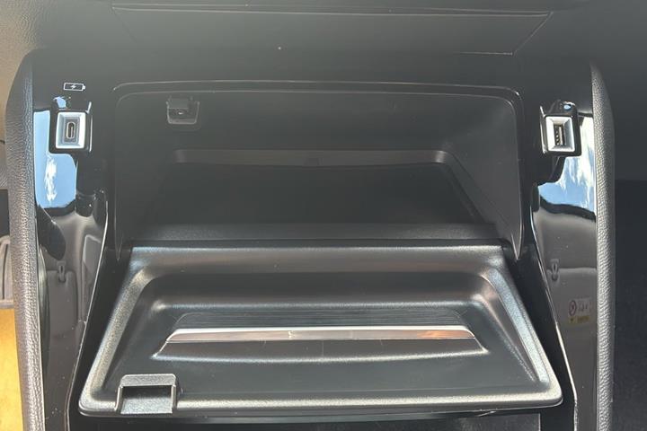 Rød Peugeot 2008 fra 2021