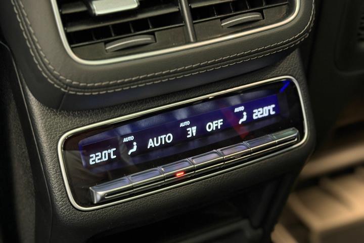 Sort Mercedes GLE53 fra 2025