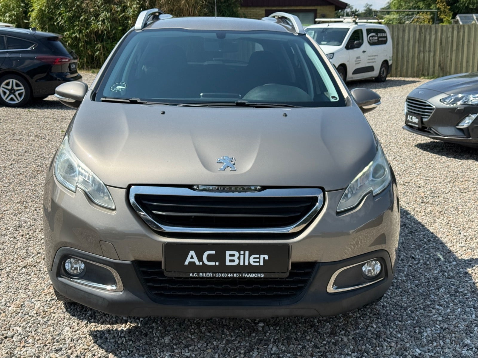 Orange Peugeot 2008 fra 2014