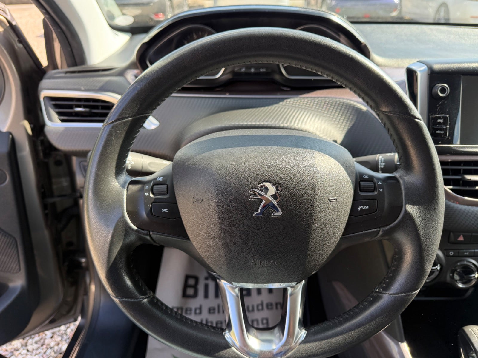 Orange Peugeot 2008 fra 2014