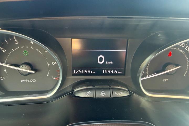 Orange Peugeot 2008 fra 2014