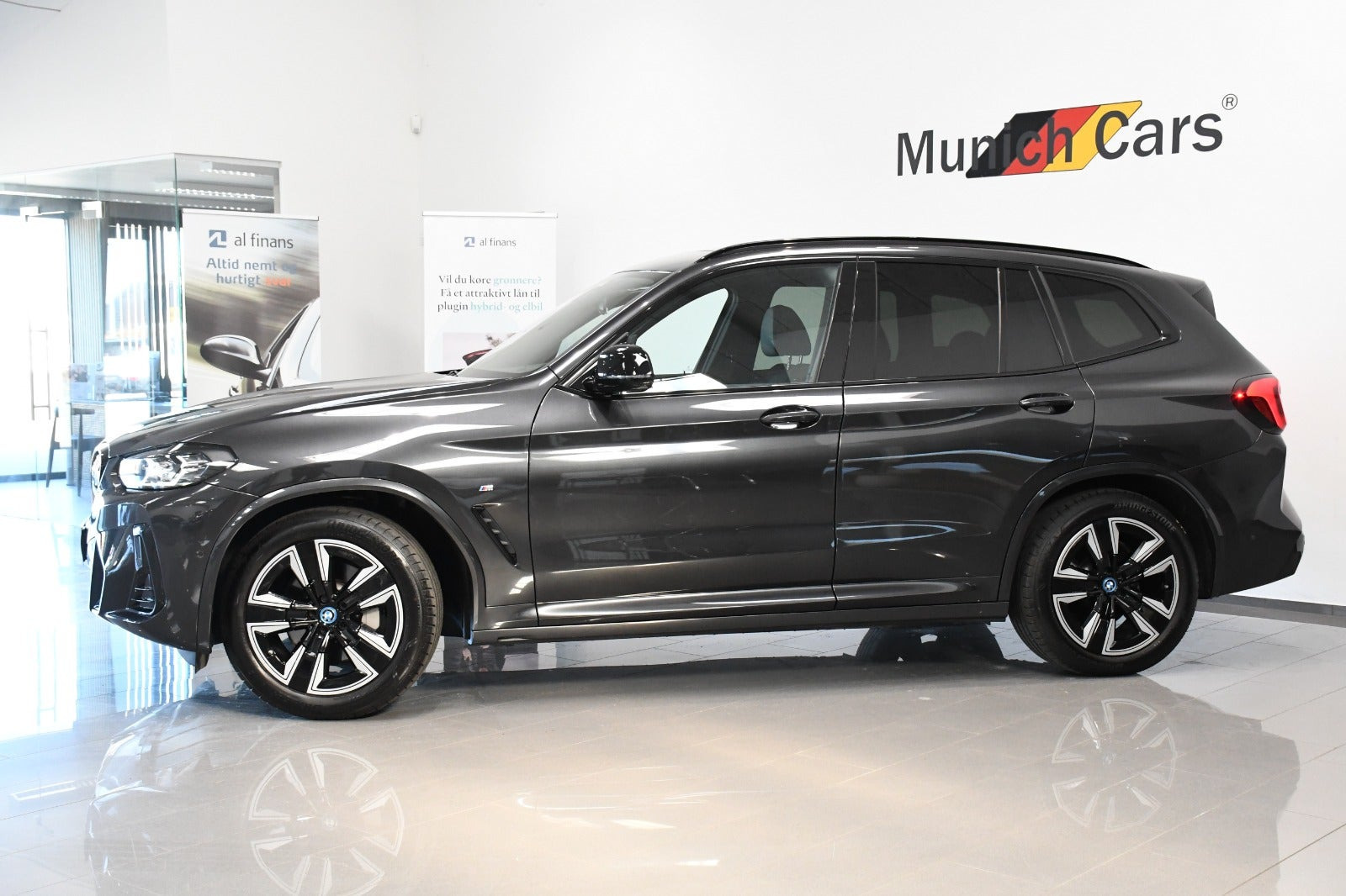 Grå BMW iX3 fra 2024