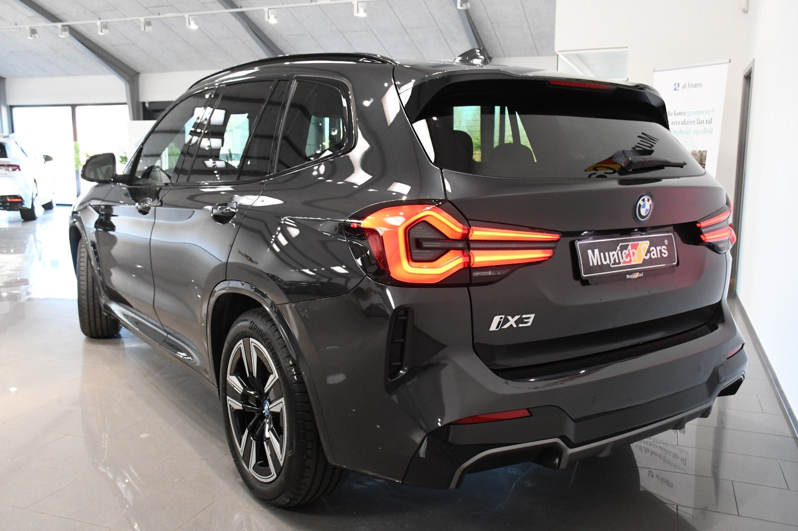 Grå BMW iX3 fra 2024