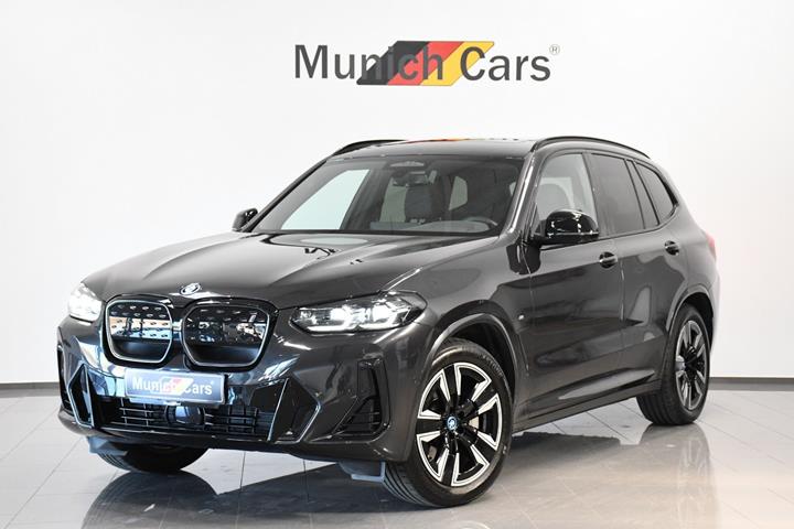Grå BMW iX3 fra 2024