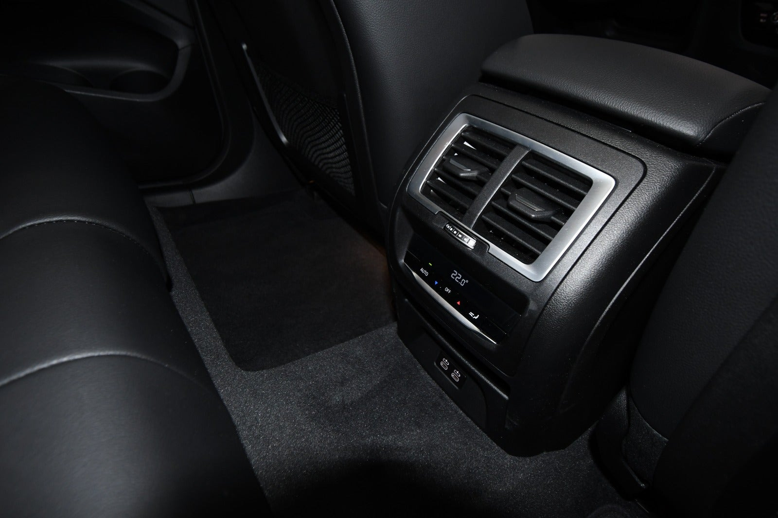 Grå BMW iX3 fra 2024