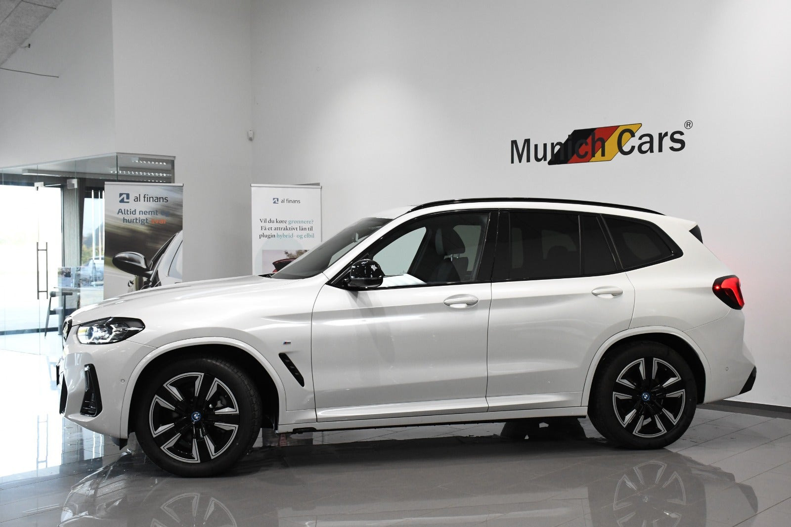 Hvid BMW iX3 fra 2024