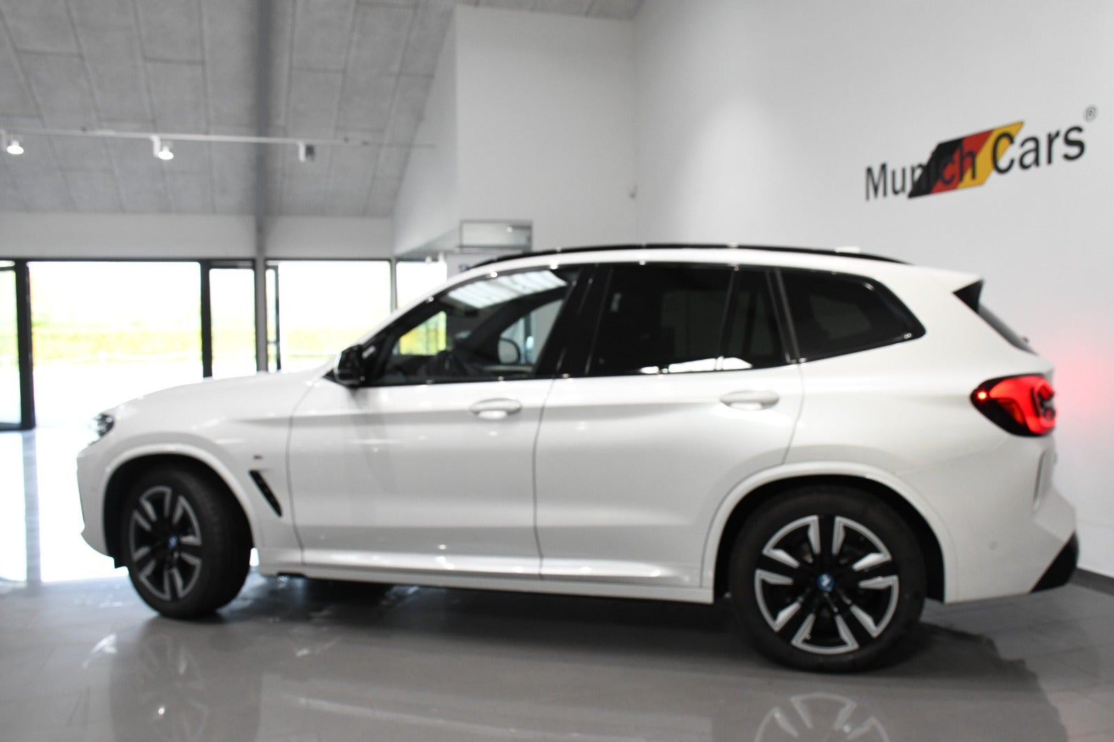 Hvid BMW iX3 fra 2024