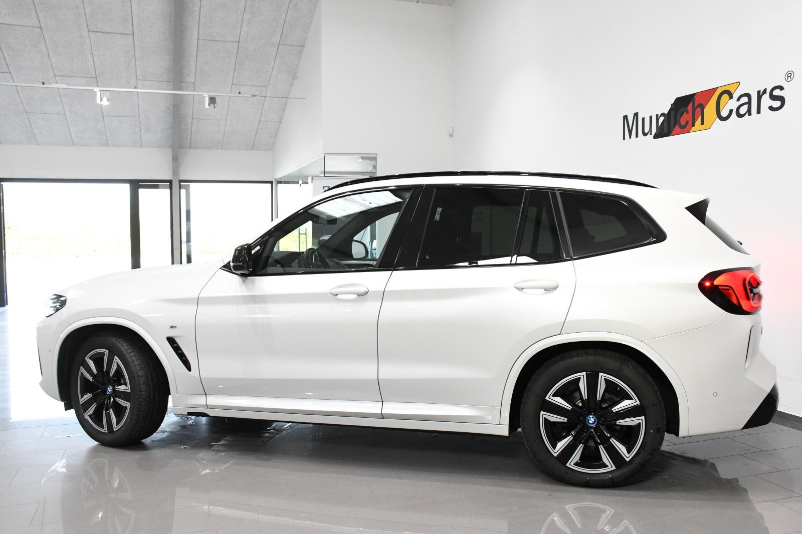 Hvid BMW iX3 fra 2024