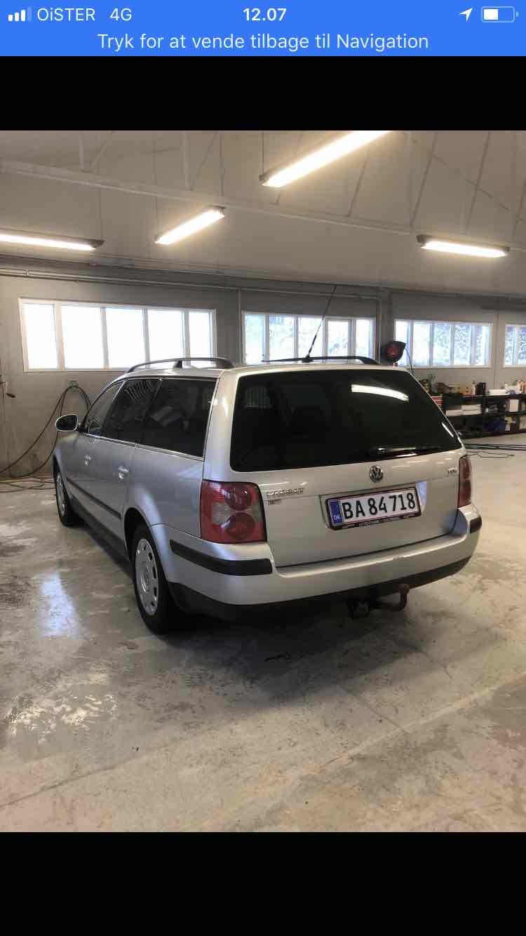 Grå VW Passat fra 2005