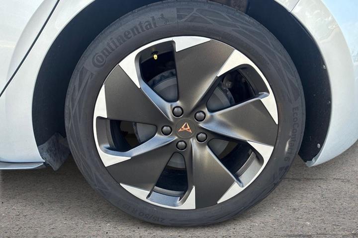 Sølv Cupra Born fra 2024