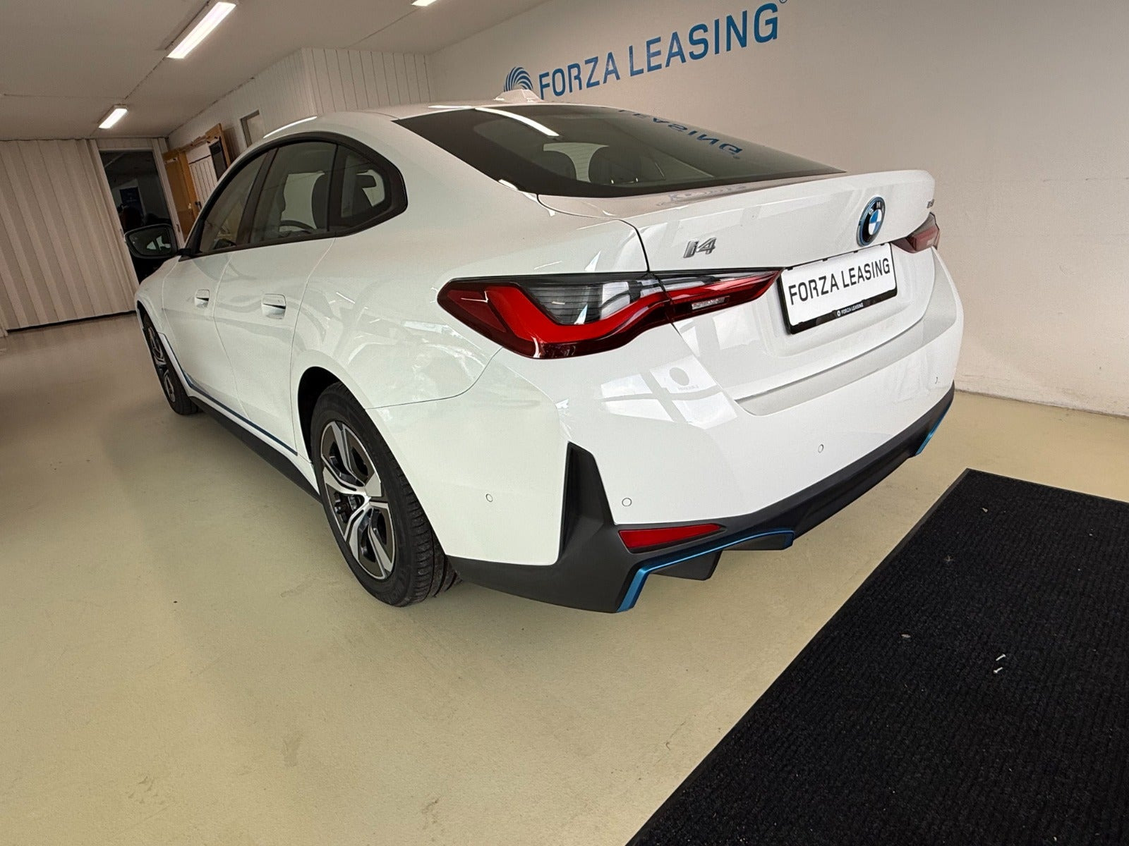 Hvid BMW i4 fra 2022