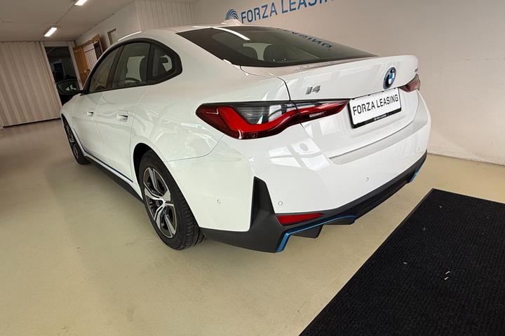 Hvid BMW i4 fra 2022