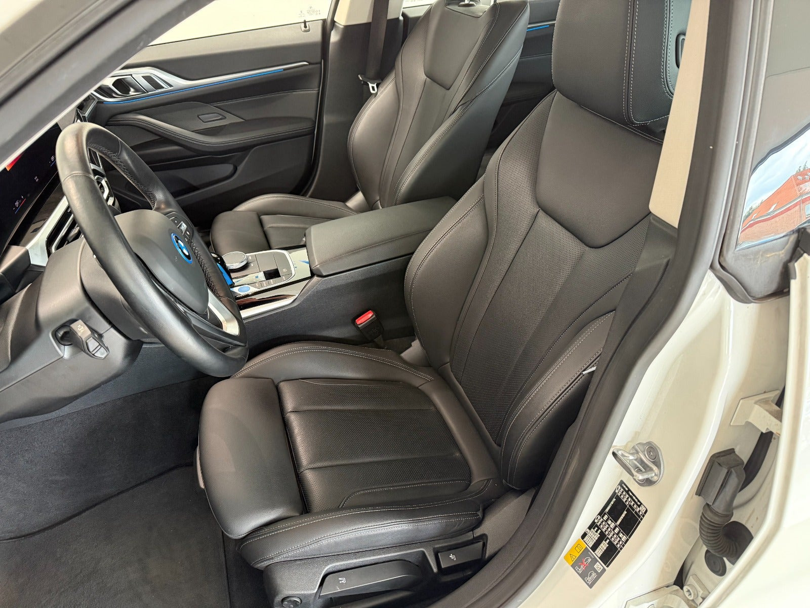 Hvid BMW i4 fra 2022