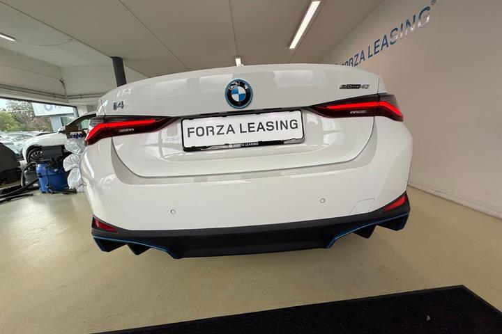 Hvid BMW i4 fra 2022