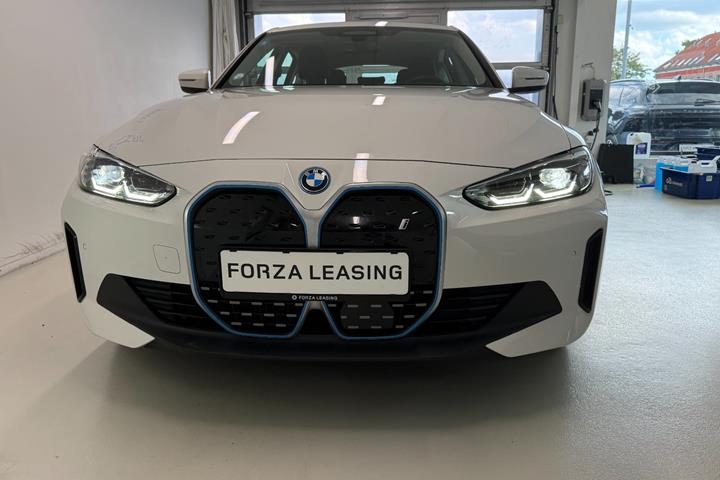 Hvid BMW i4 fra 2022
