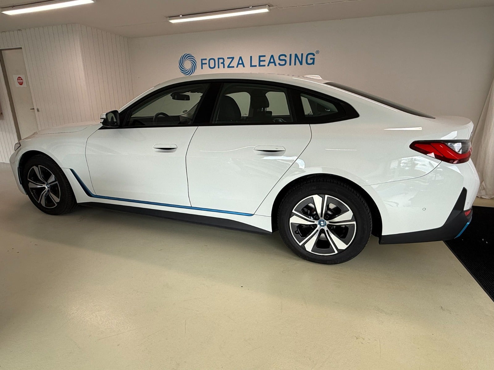 Hvid BMW i4 fra 2022