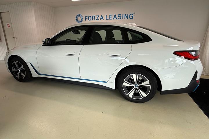 Hvid BMW i4 fra 2022