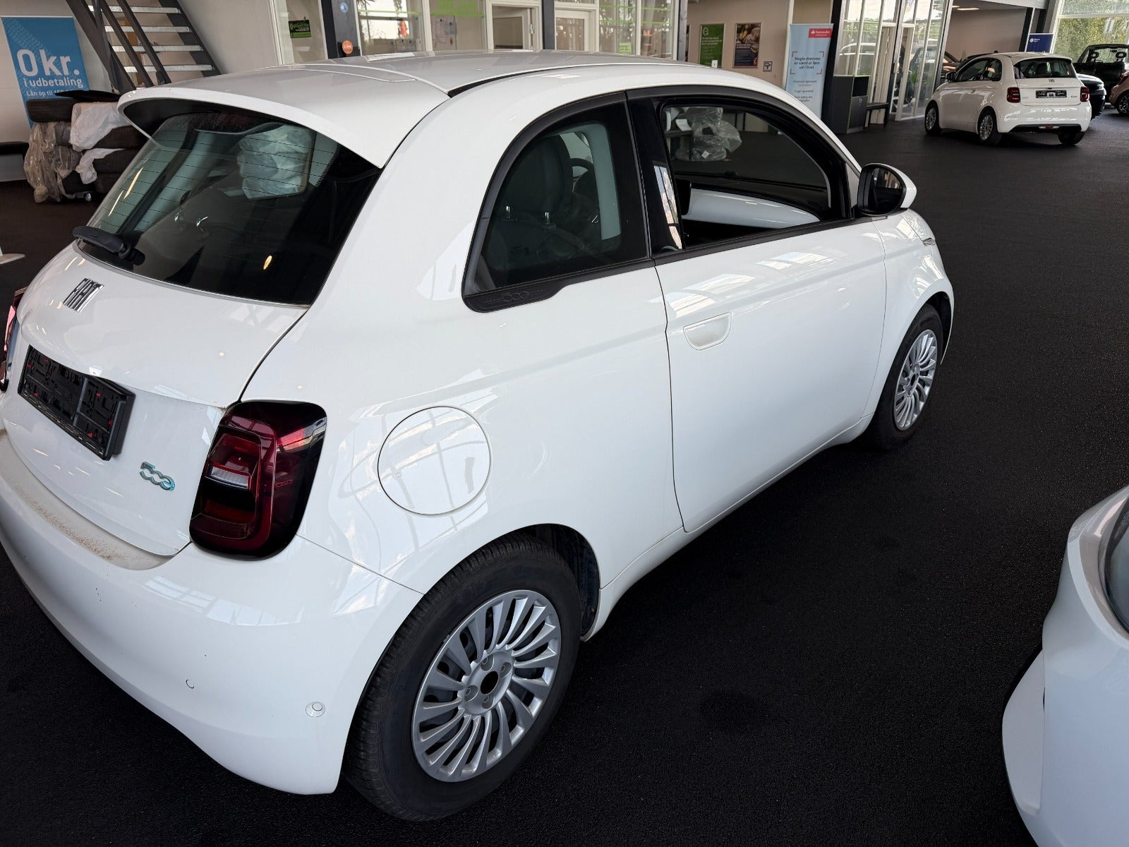 Hvid Fiat 500e fra 2023