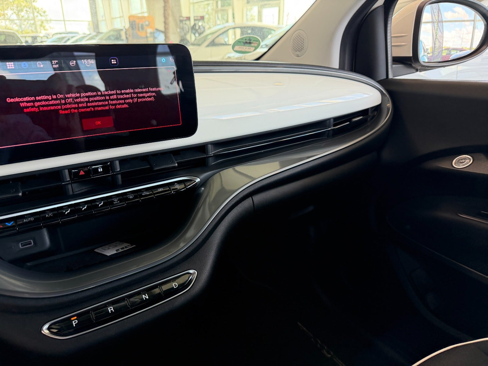 Hvid Fiat 500e fra 2023