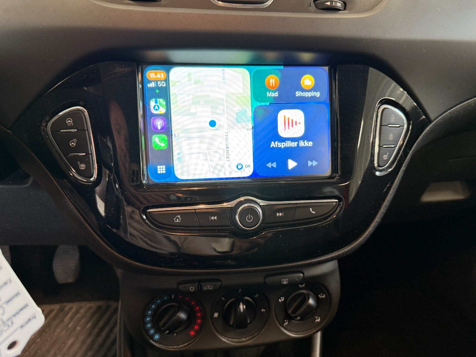 Rød Opel Corsa fra 2016