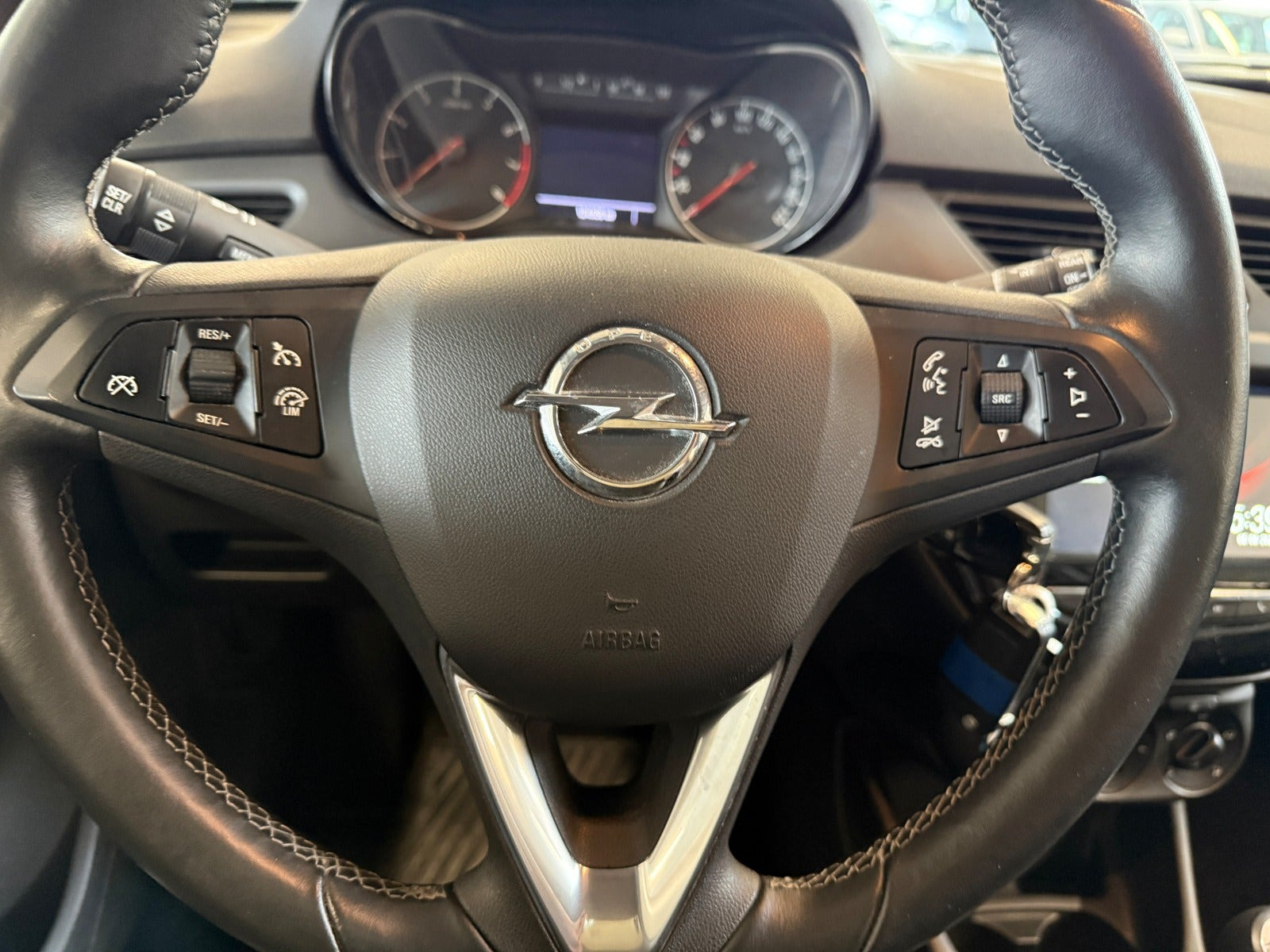 Rød Opel Corsa fra 2016