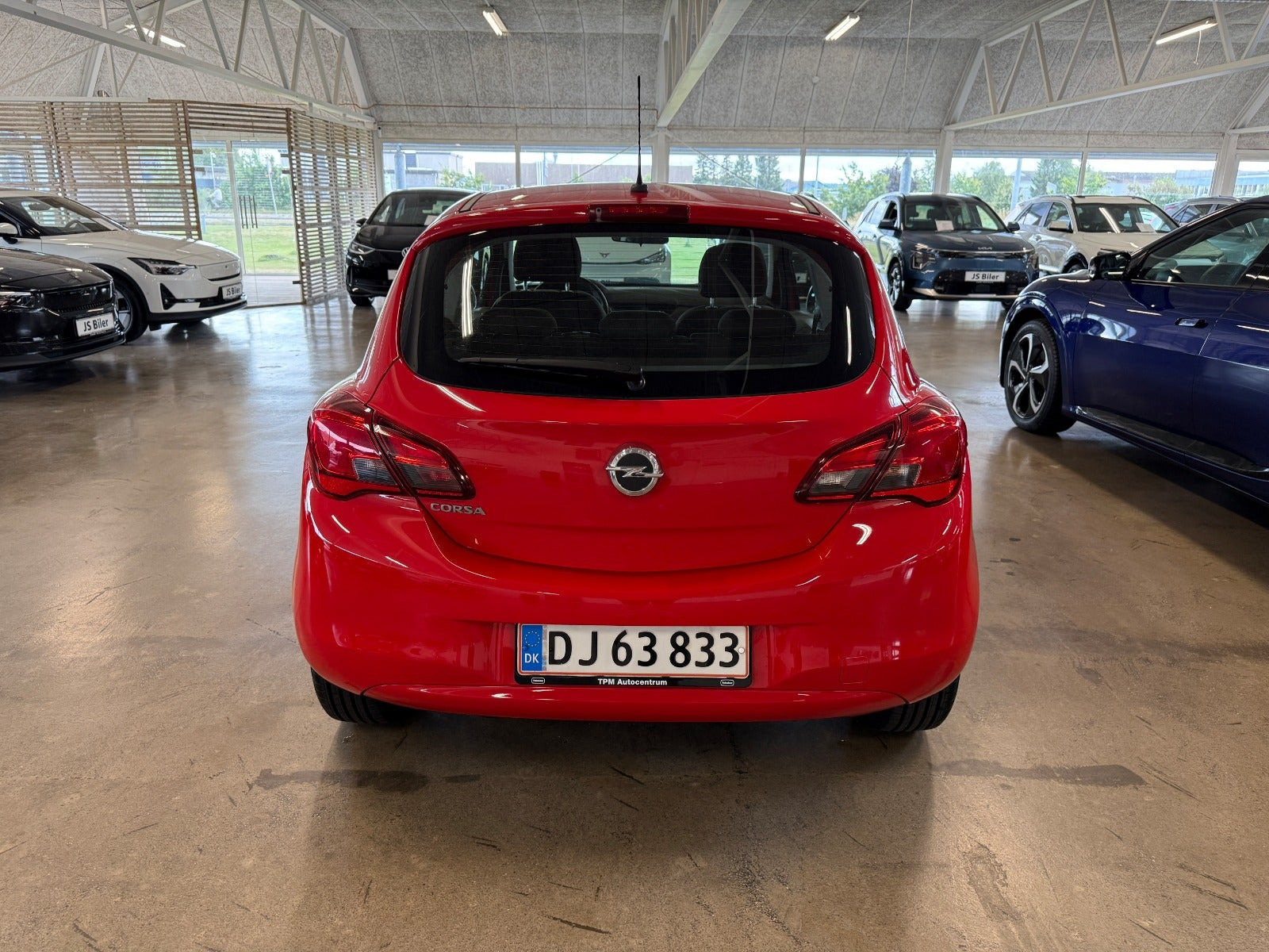 Rød Opel Corsa fra 2016