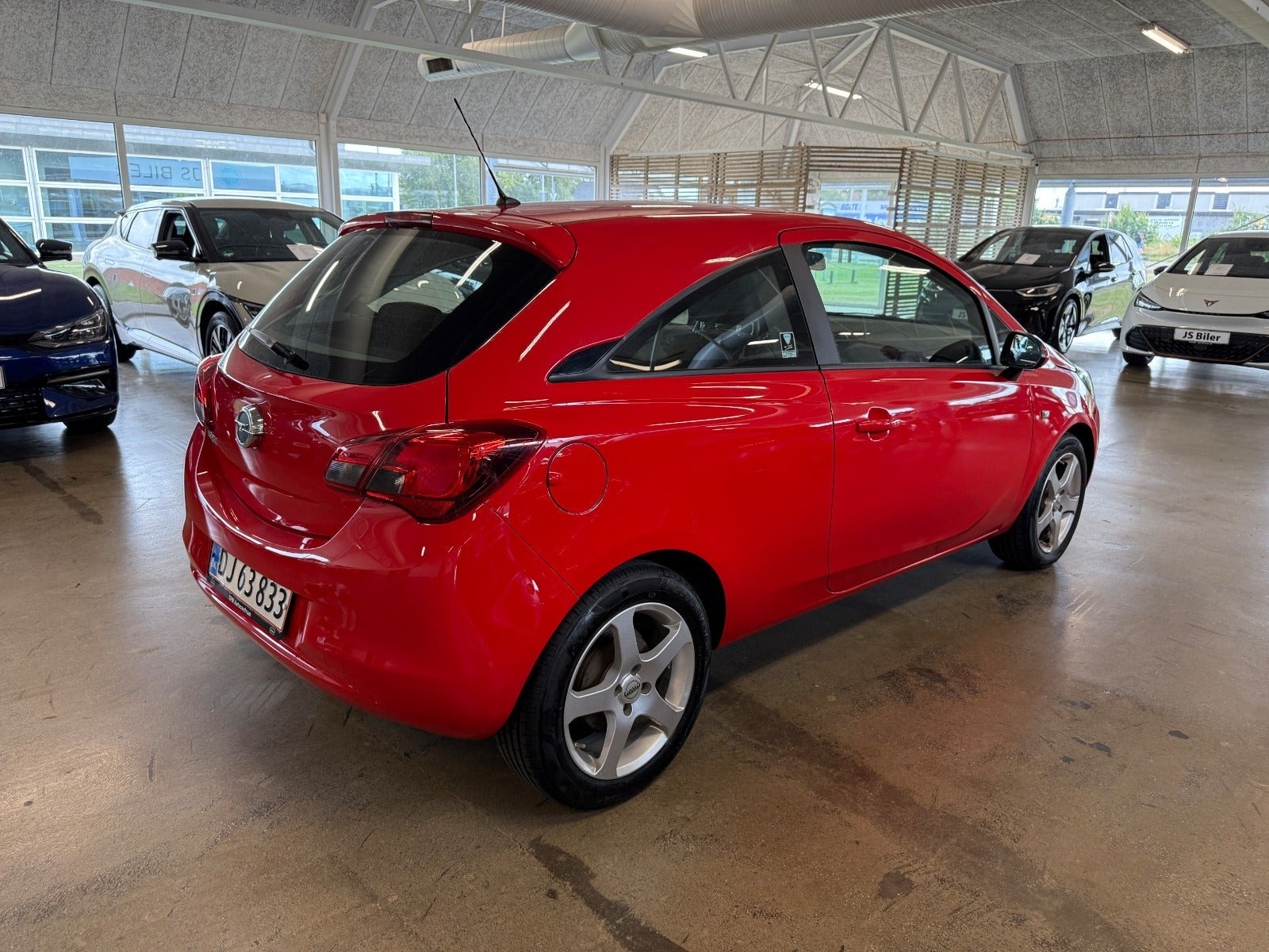 Rød Opel Corsa fra 2016