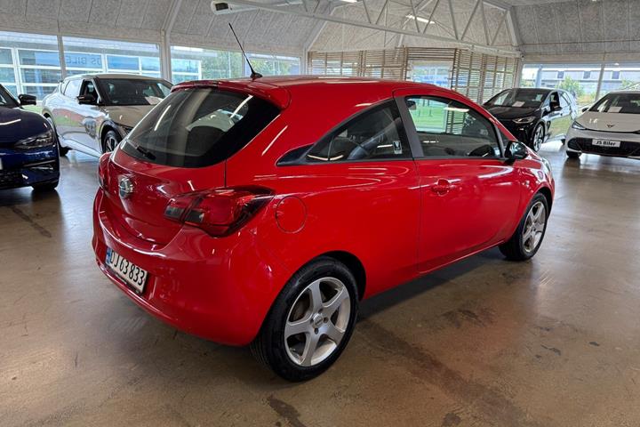 Rød Opel Corsa fra 2016