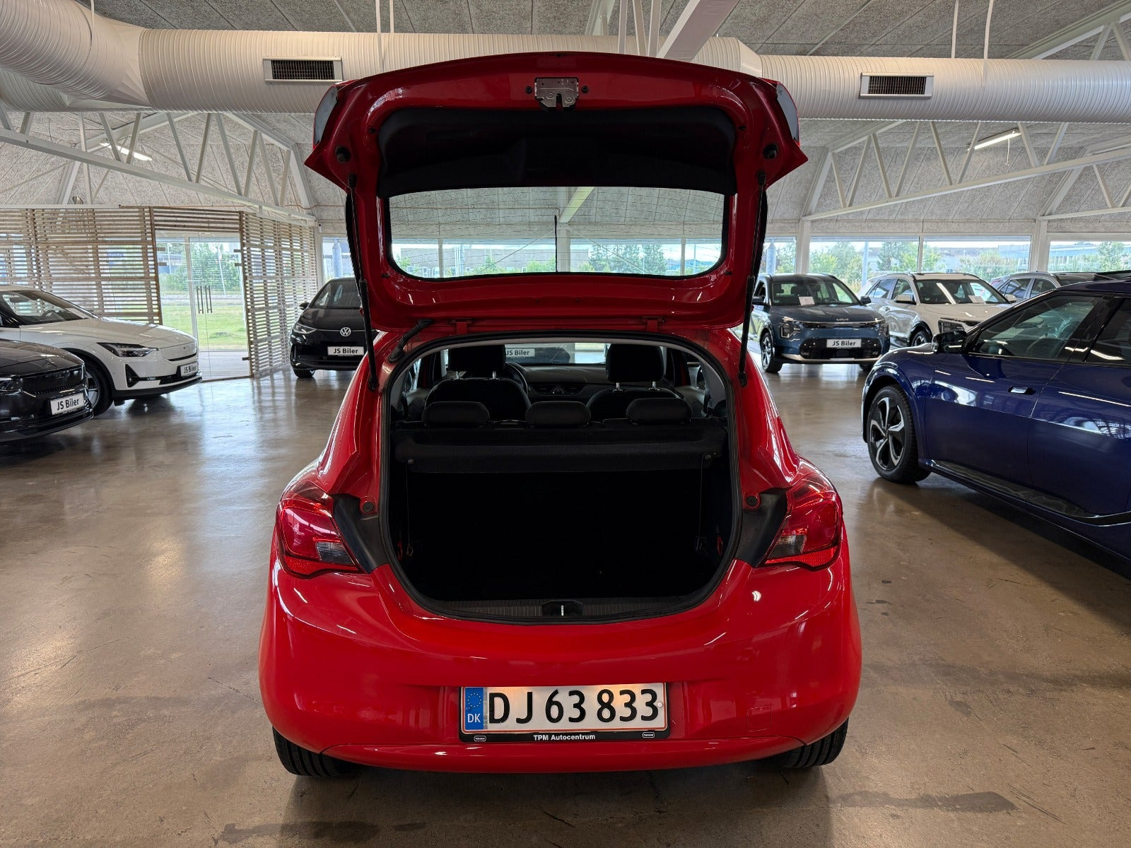 Rød Opel Corsa fra 2016