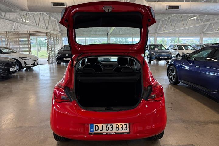 Rød Opel Corsa fra 2016