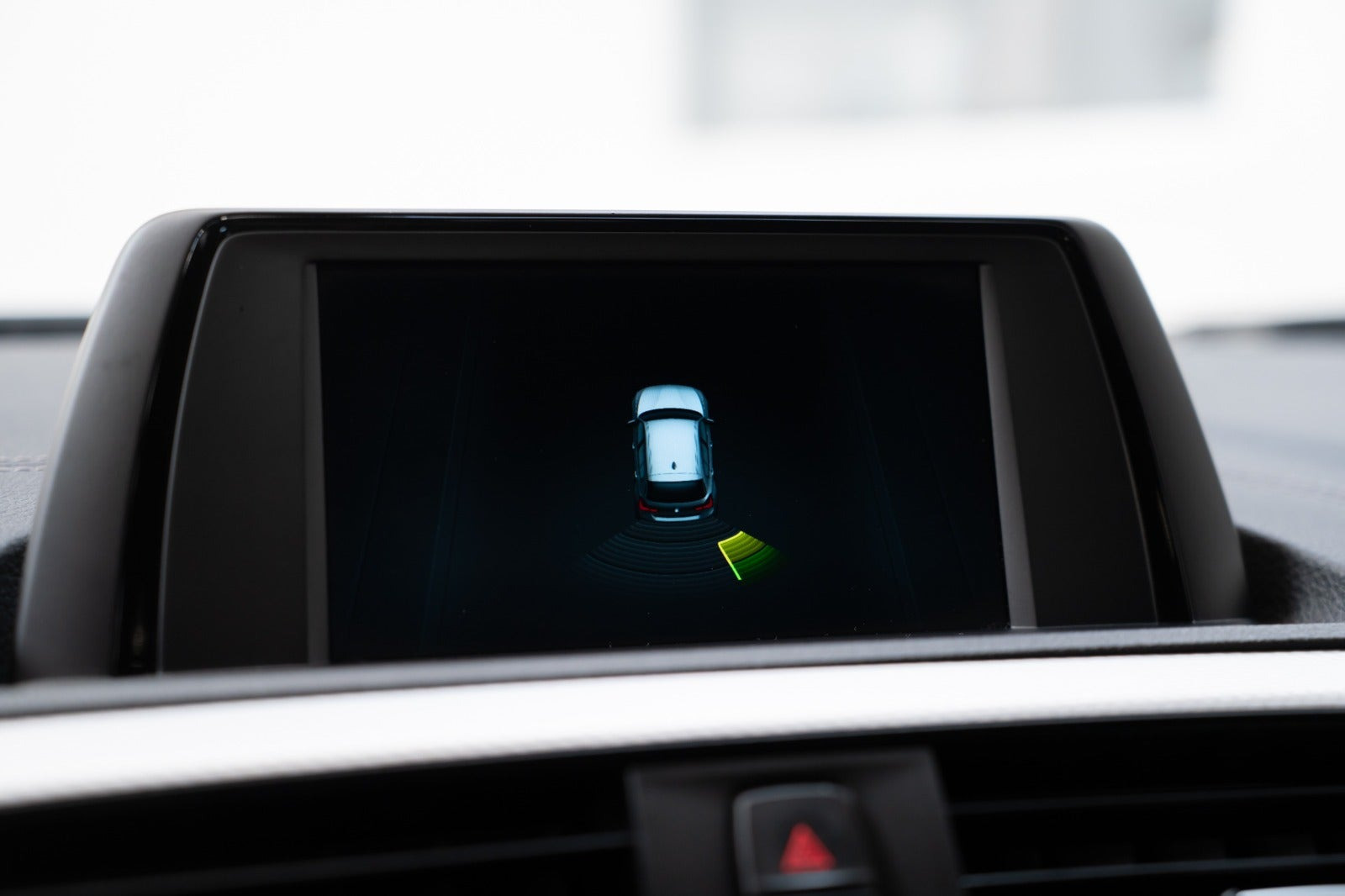 Hvid BMW 118i fra 2019