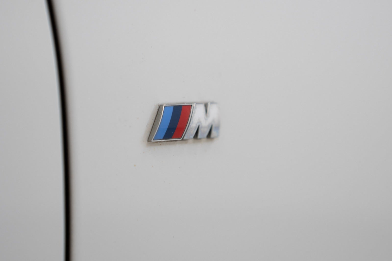Hvid BMW 118i fra 2019