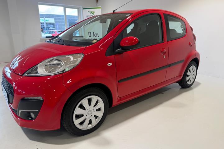 Rød Peugeot 107 fra 2013