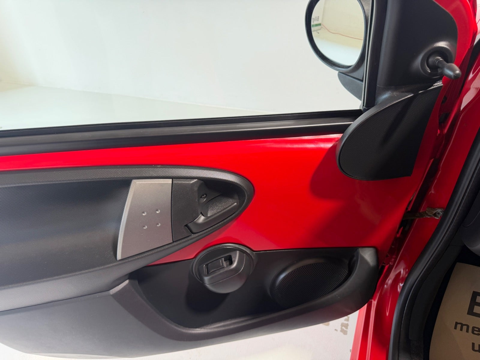 Rød Peugeot 107 fra 2013