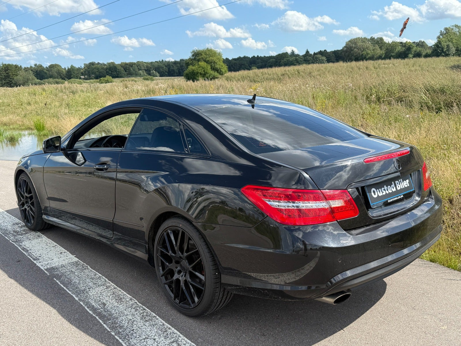 Rød Mercedes E200 fra 2011