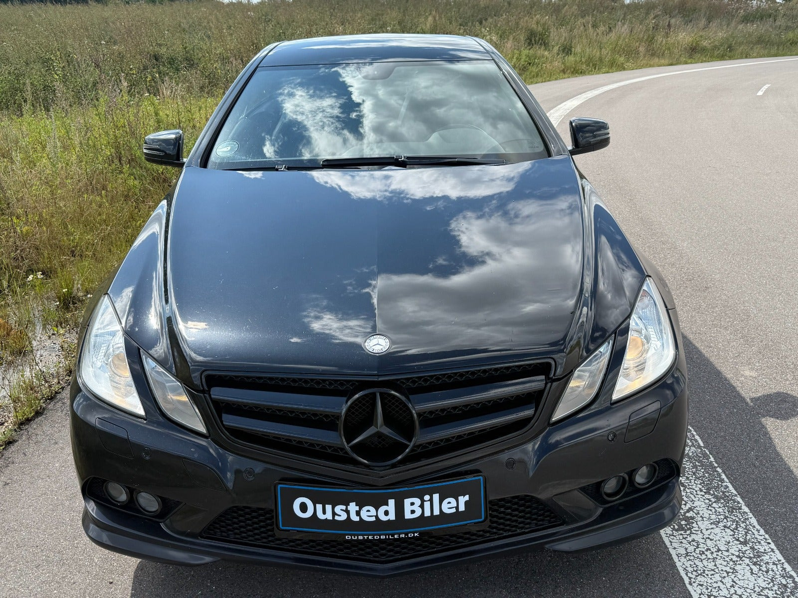 Rød Mercedes E200 fra 2011