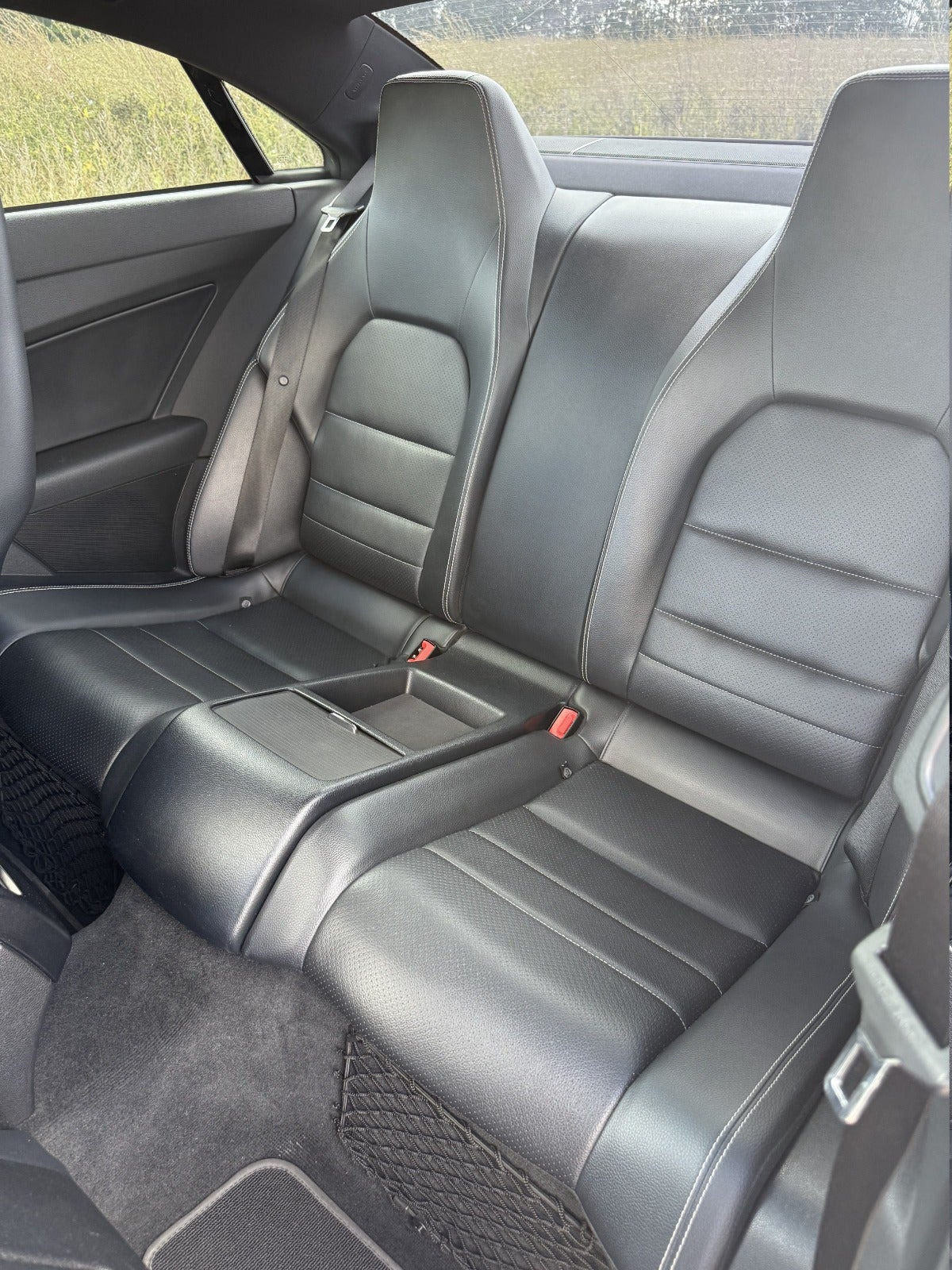 Rød Mercedes E200 fra 2011