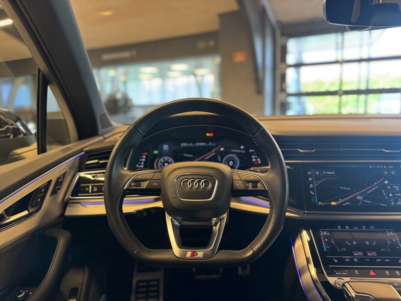 Grå Audi Q7 fra 2020