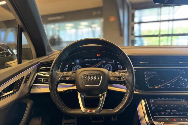 Grå Audi Q7 fra 2020