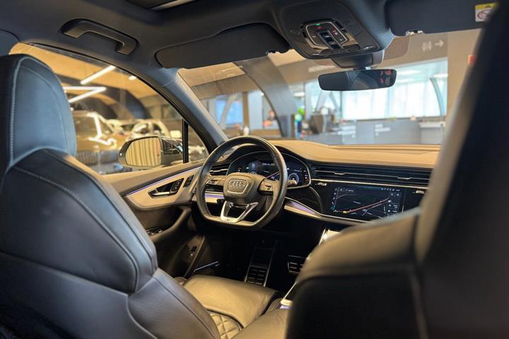 Grå Audi Q7 fra 2020