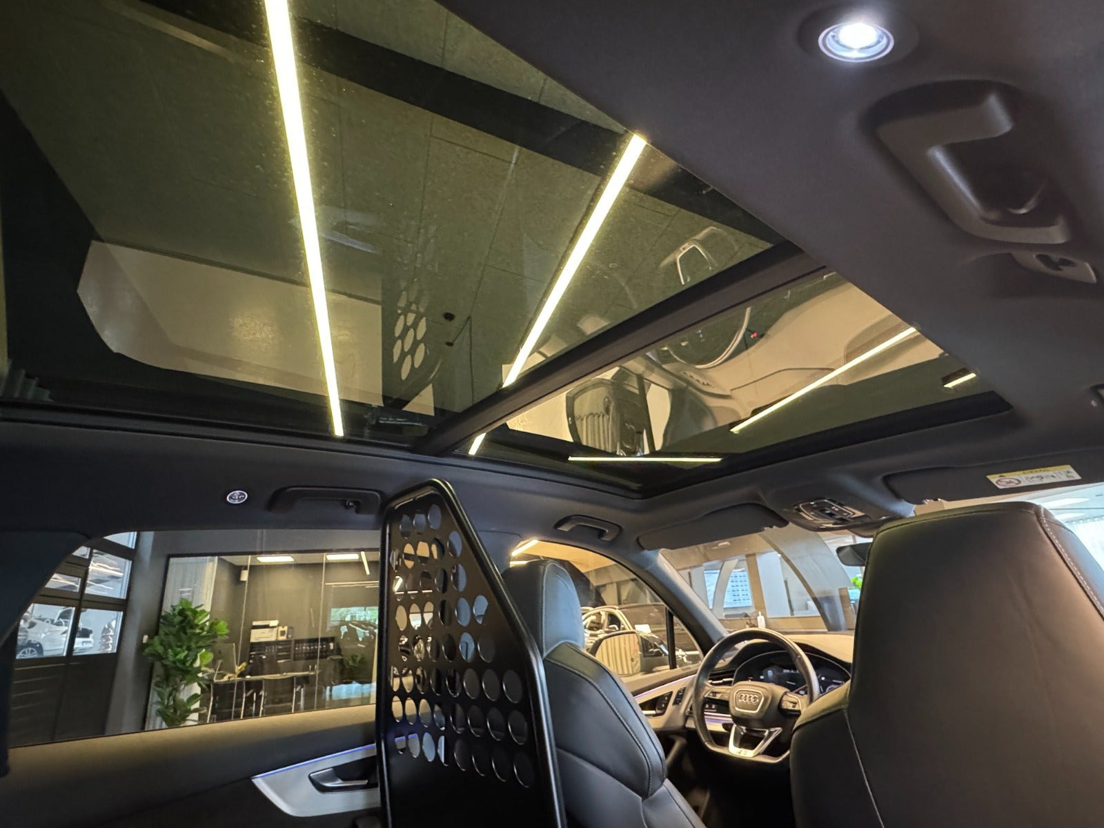 Grå Audi Q7 fra 2020