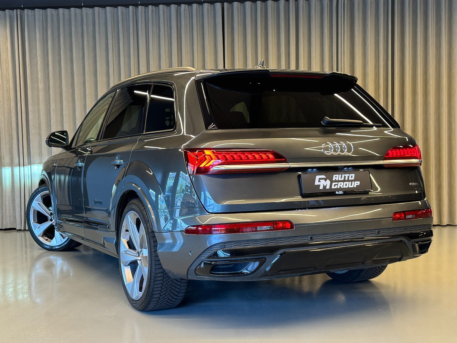 Grå Audi Q7 fra 2020